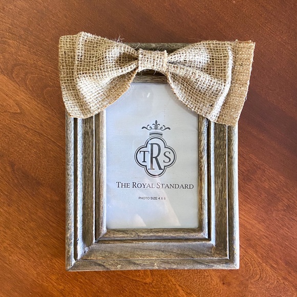 The Royal Standard Burlap Bow Frames Set of 2 - Picture 3 of 4